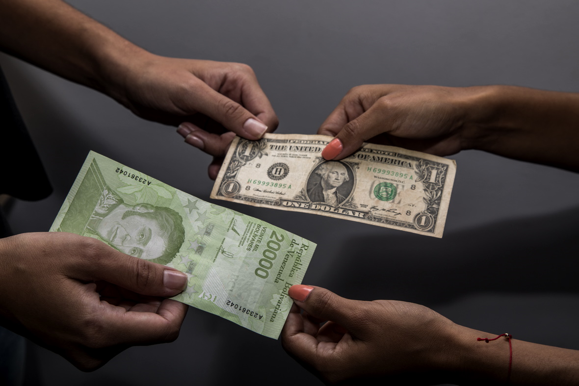 Dólar oficial también en alza Foto Referencial : Contrapunto