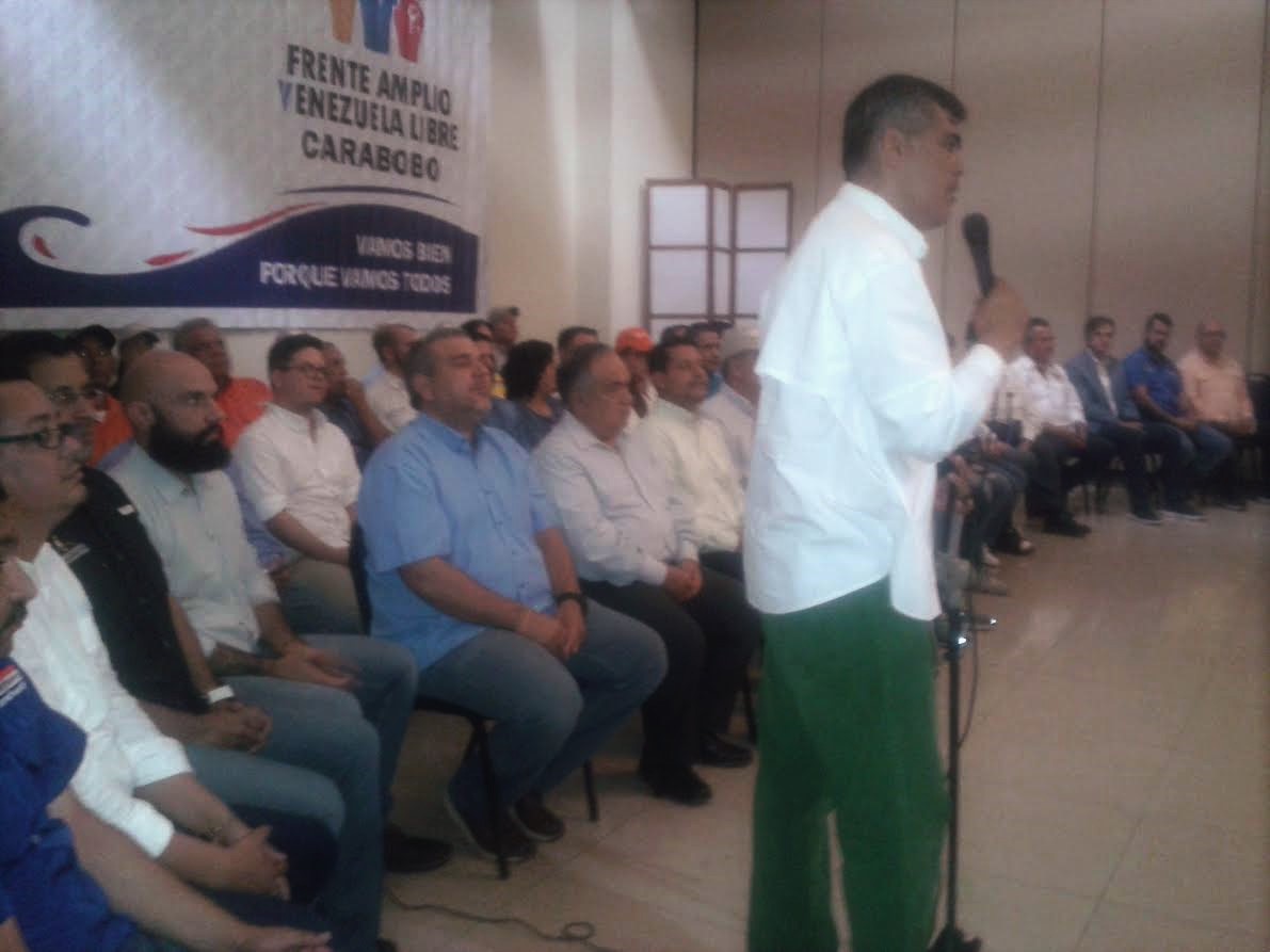 En Carabobo, el acto de instalación y juramentación estuvo muy concurrido con la presencia de las autoridades de los partidos de oposición, gremios, sociedad civil, miembros del Plan País y líderes sociales sobre todo de la parroquia Miguel Peña, Rafael Urdaneta y Santa Rosa. Foto: Prensa La Calle
