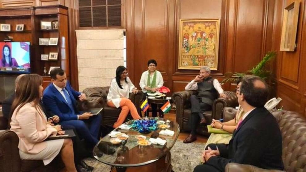 La vicepresidenta Ejecutiva Delcy Rodríguez, sostuvo este miércoles una reunión con el canciller de India Subrahmantam Jaishanka Foto MINCI