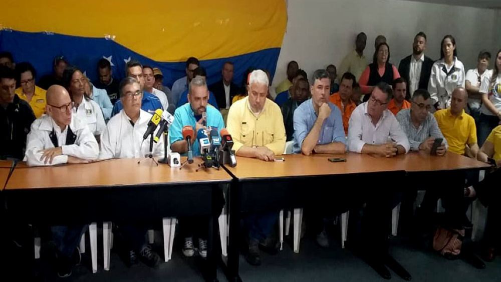 Oposición juramentó a los llamados comandos por la libertad Foto Cortesía