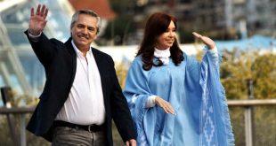 “Recibamos a Alberto y Cristina” fue el latiguillo que acompañó la aparición en el palco del candidato presFoto Prensa Frente de Todos 1