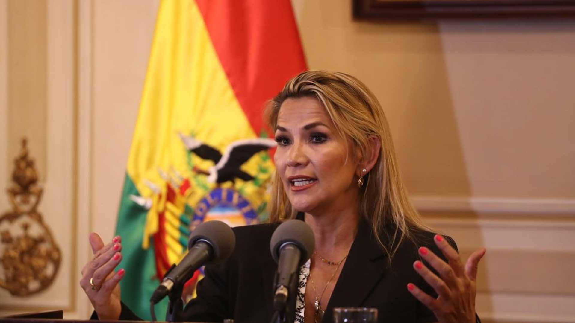 La presidenta interina de Bolivia Jeanine Añez rompe relaciones con Cuba y Venezuela Foto: Cortesía