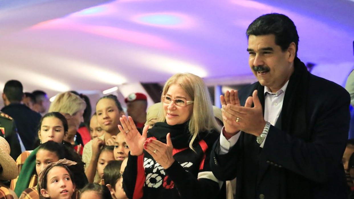 Maduro subió al pico Humboldt para hacer el encendidoFoto: @PresidencialVen