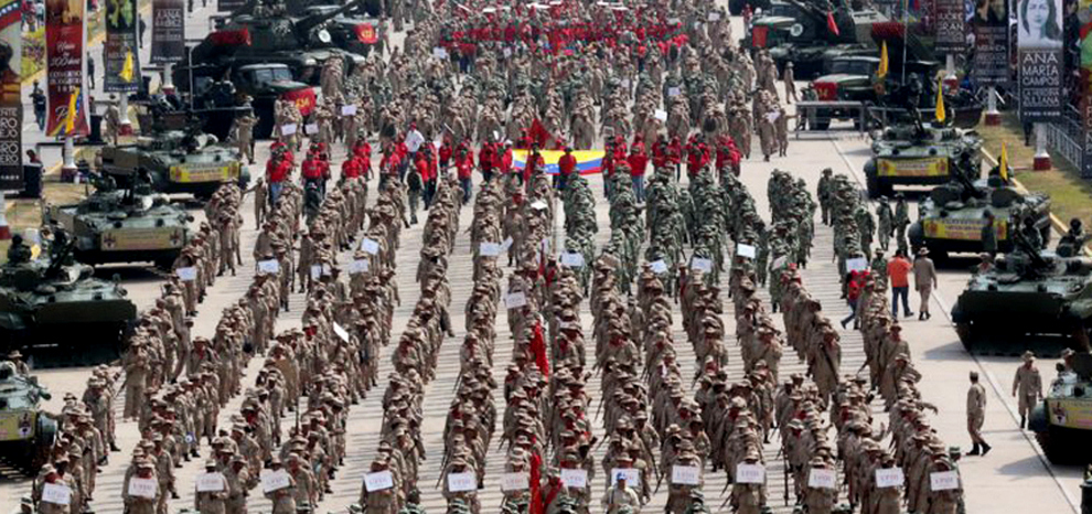 Maduro juramentó a 3 300 millones de milicianos en La Guaira Foto: Minci