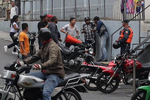 Miembros de la prensa fueron agredidos este miércoles cerca del Palacio Federal Foto: EFE