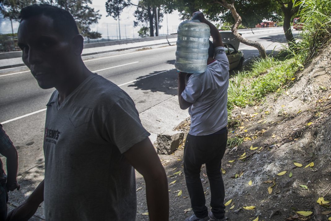 En el ránking de los peores servicios en Venezuela el agua y la luz se llevan el premioFotos: Ernesto García / Contrapunto