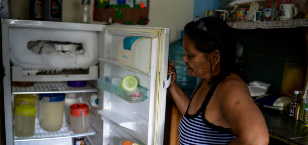 Salario mínimo integral no alcanza para un día de consumo familiar de alimentos Foto: Agencias