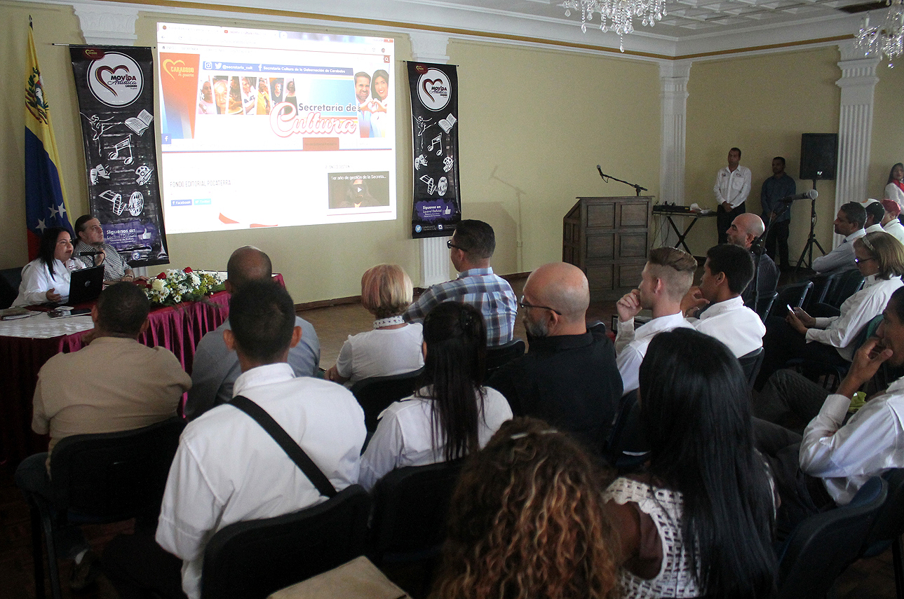 El Gobierno de Carabobo, a través de plataformas digitales, potencia el hábito de la lectura con esta colección de libros para la cuarentena / Foto : Prensa Gobernación de Carabobo