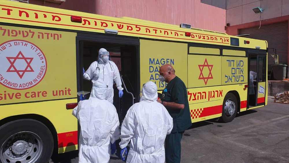 Israel sigue rompiendo récords 5.500 contagios y adelanta el cierre de colegios / Foto: Magen David Adom