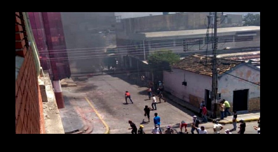 Protestas en Yaracauy Quemaron la alcaldía de Chivacoa / Foto: Agencias