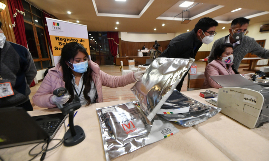 Bolivia: El cómputo oficial de los votos avanza y sobrepasa el 55% en el segundo día del escrutinio / Foto: Prensa ABI