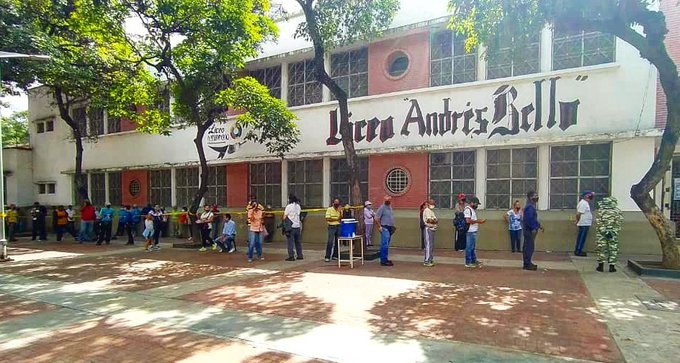 En el Liceo Andrés Bello se desarrolló el proceso / Foto: Prensa CNE