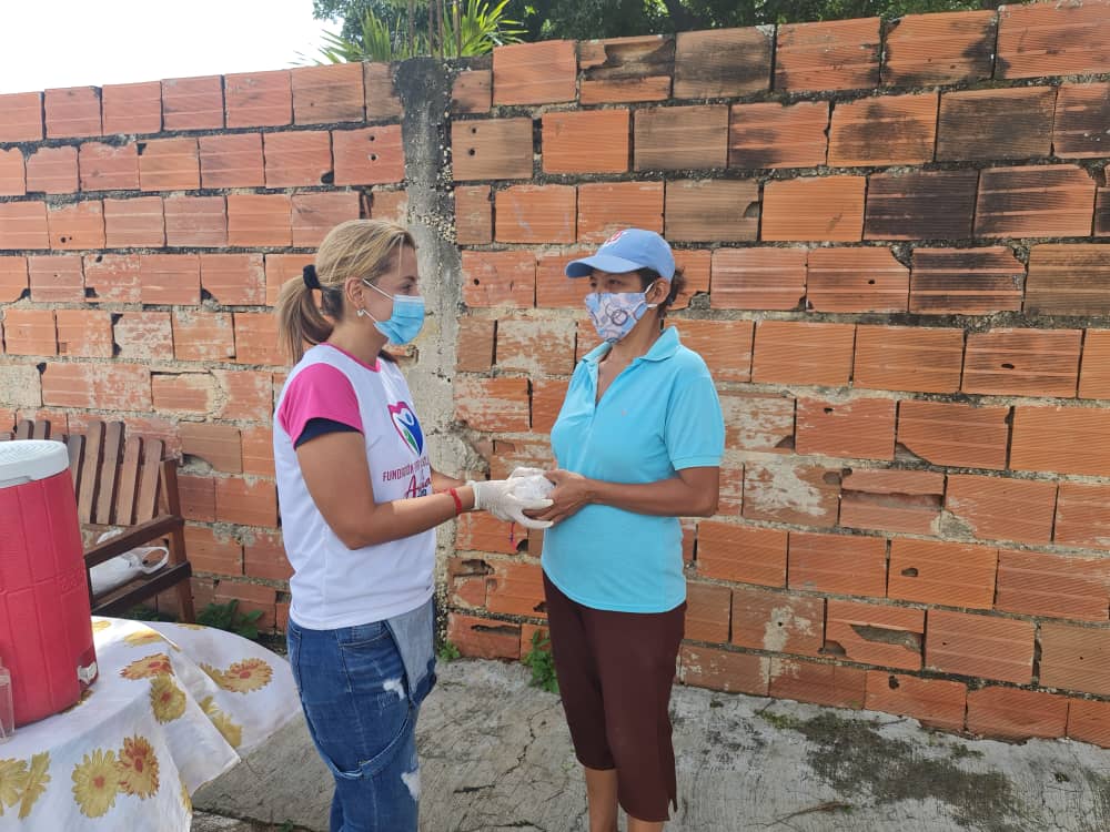 350 arepas distribuyó Fundación Analía Aguilar en Sector La Honda / Foto: Prensa Fundación Analía Aguilar