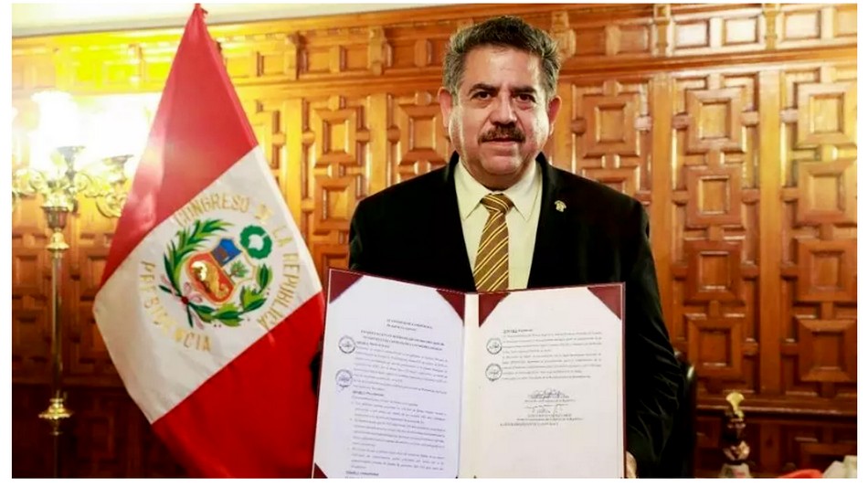 Manuel Merino nuevo presidente del Perú Fotografía cedida por el Congreso de Perú que muestra a Manuel Merino de Lama / Foto: vía EFE